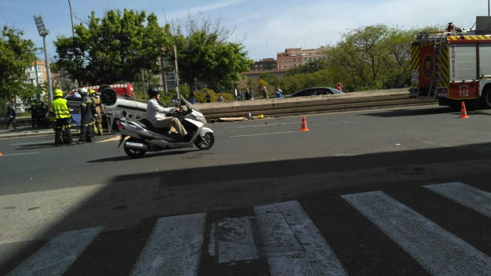 Una mujer muere en un aparatoso choque con un conductor ebrio en València