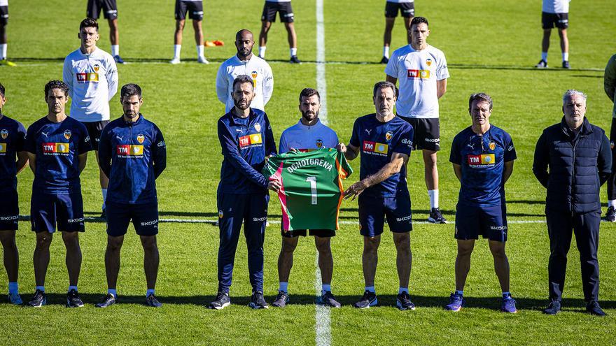 Así ha sido el emotivo minuto de silencio en memoria de Ochotorena