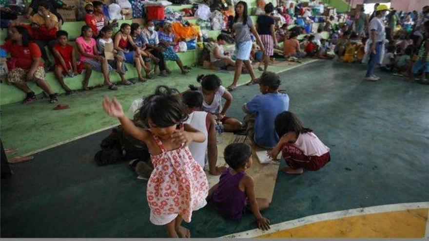 La erupción del volcán Taal en Filipinas obliga la evacuación de 21.000 niños