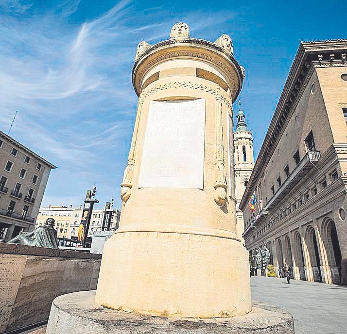 Torreón que se conserva en la plaza del Pilar.