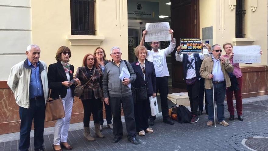 Protesta Miembros de la Plataforma se concentran en la Cámara de Comercio