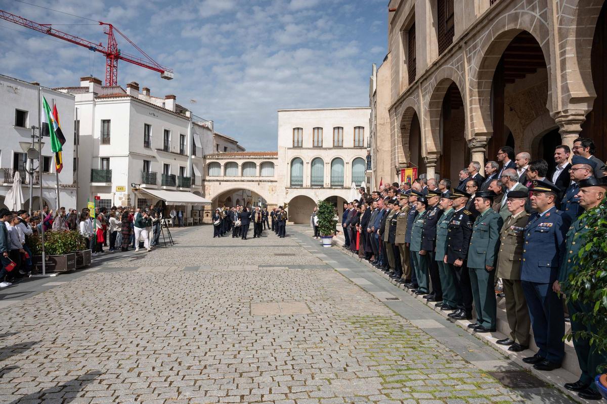 Acto institucional en la plaza Alta con motivo del V Día de Badajoz.