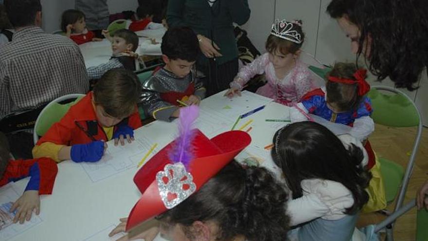 Fiesta de disfraces en la Casa de Zamora en Madrid