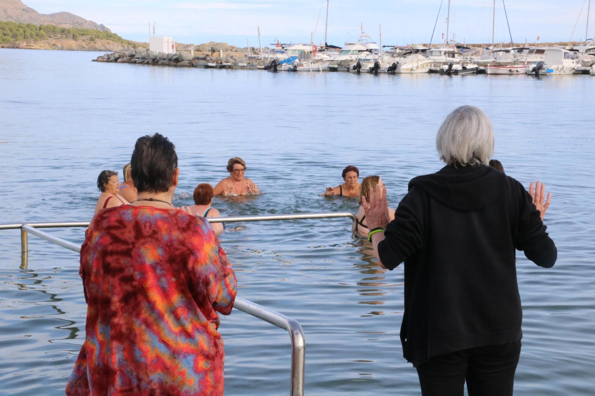 EN IMATGES | Llançà impulsa un programa pioner amb activitats al mar per reduir el dolor en persones amb fibromiàlgia.