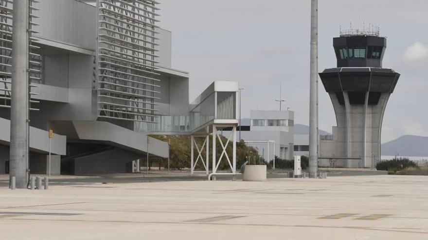 El aeropuerto de Corvera tendrá ocho controladores aéreos