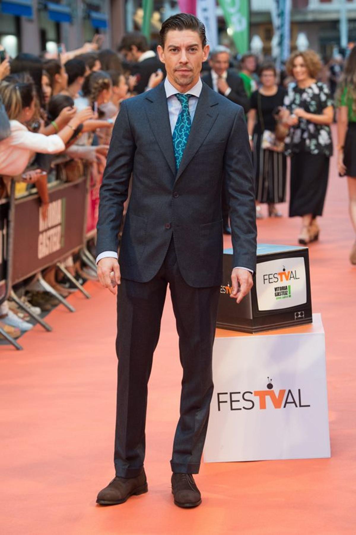 Adrián Lastra en la presentación de 'Velvet Colección' en el Festval de Vitoria