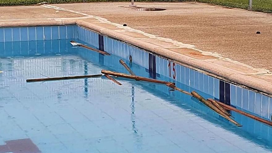 Actos vandálicos en la piscina municipal de Coreses 