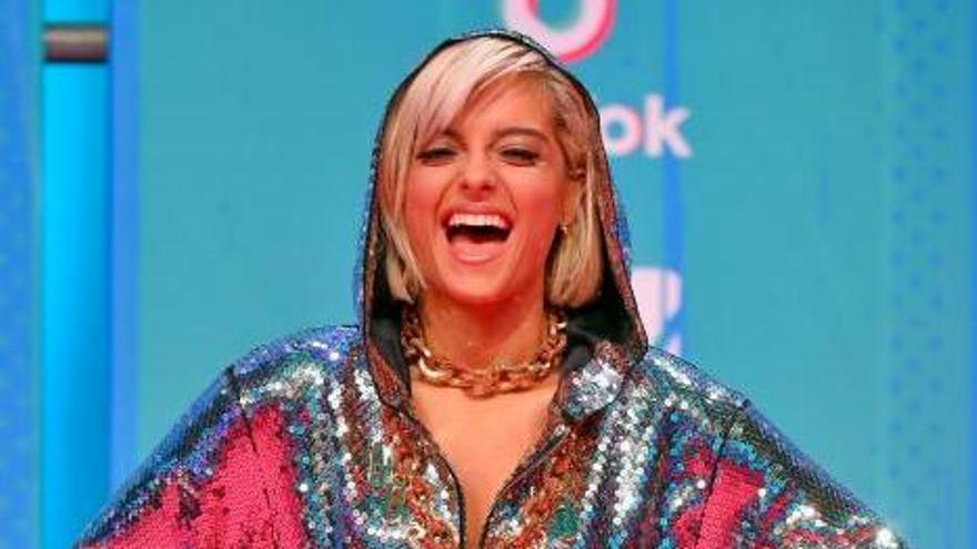 La peligrosa moda que triunfa en los conciertos y va a acabar mal: la cantante Bebe Rexha, la última víctima