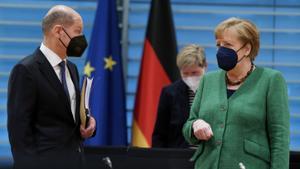 Olaf Scholz y Angela Merkel en Berlín, los dirigentes de la gran coalición actual.