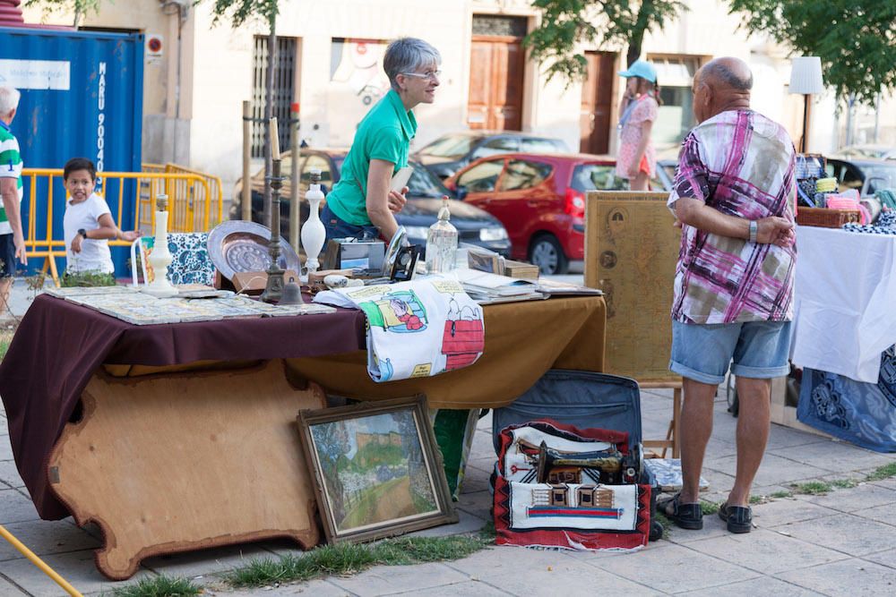 Estreno del horario nocturno del mercadilo de Sant Magí