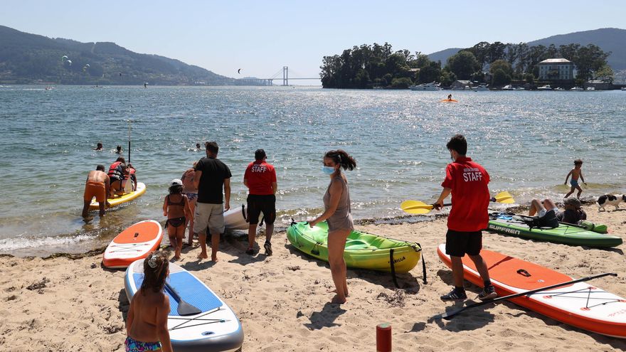 Una actividad de kayak y paddle surf en la Ensenada de San Simón.