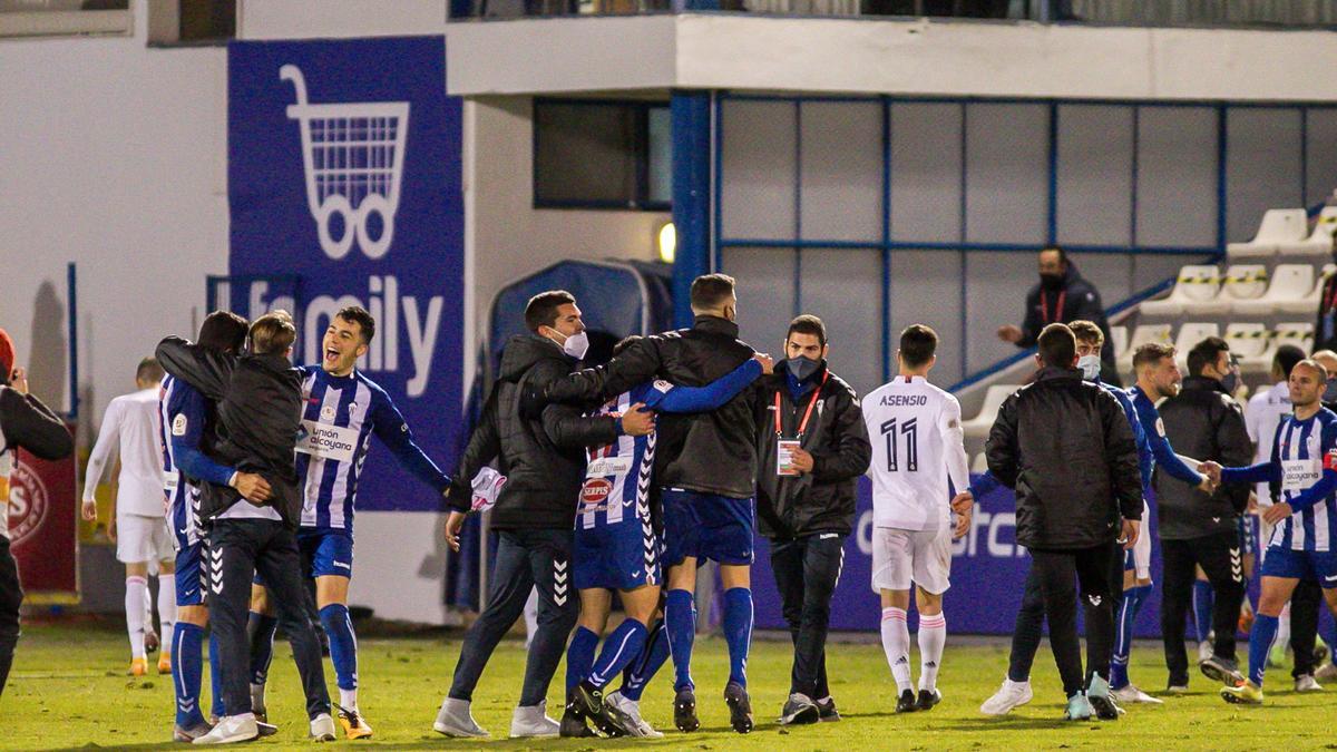 Alcoyano - Real Madrid: El Alcoyano hace historia y elimina al Madrid de la Copa del Rey (2-1)