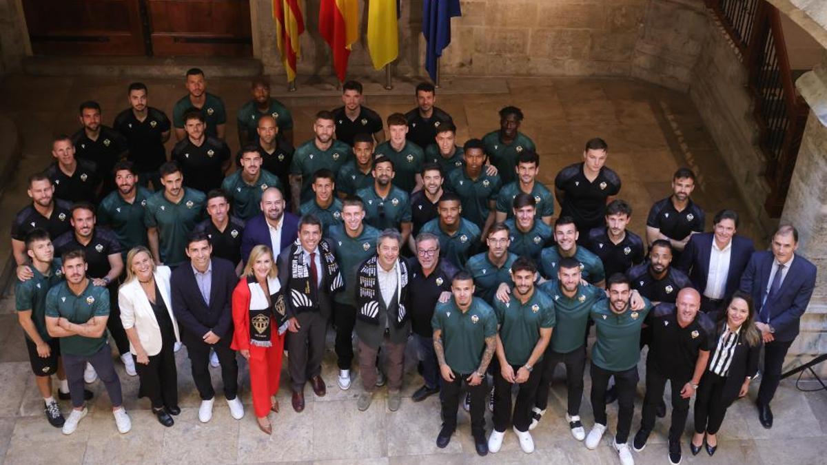 El CD Castellon és rebut en el Palau de la Generalitat per a celebrar l’ascens a Segona Divisió