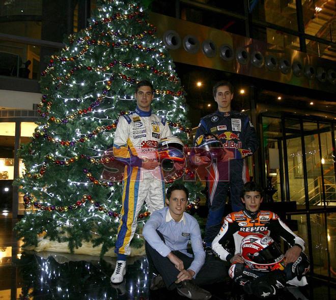 Marc Márquez junto a Pol Espargaro,  Miguel Molina y Dani Juncadella  en un reportaje Sport para la Navidad del 2008.