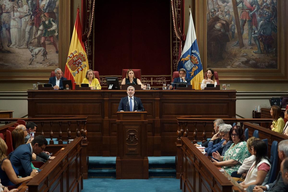 Primera sesión del debate de investidura en el Parlamento de Canarias