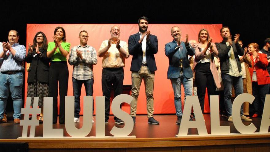 El PSOE llenó ayer el Teatro Principal de A Estrada.