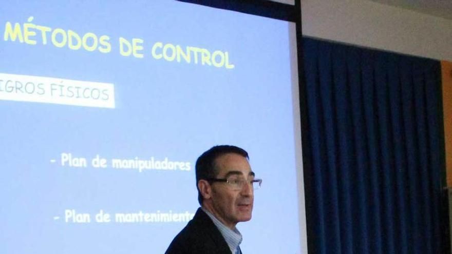 Juan Ramón Martínez, ayer, en la charla en el instituto.