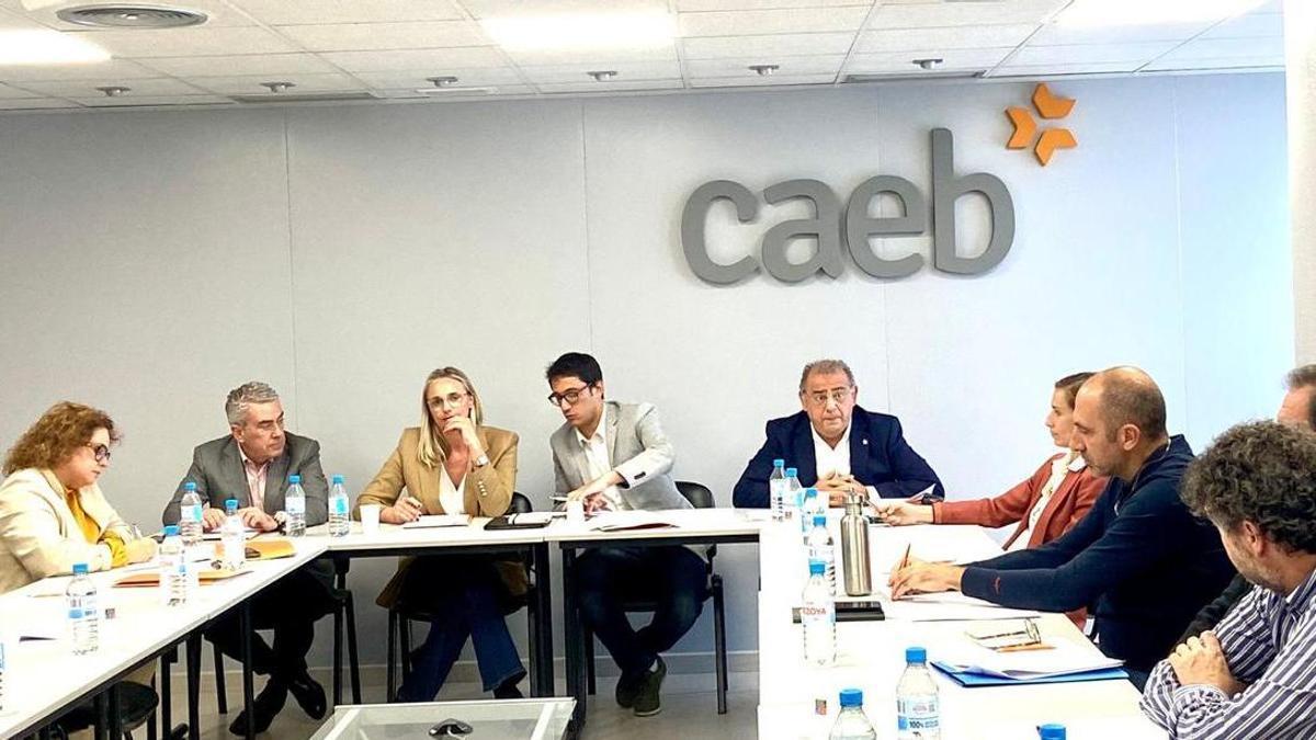 Reunión celebrada esta mañana en la sede de la CAEB.