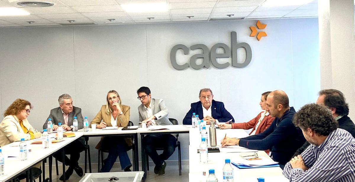 Reunión celebrada esta mañana en la sede de la CAEB.