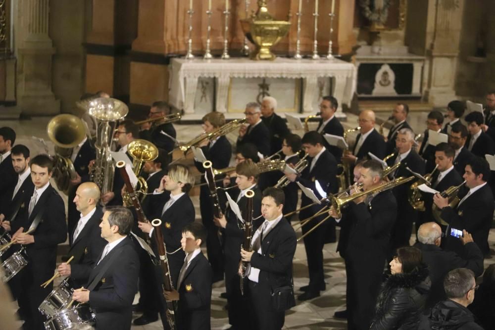Procesión en el interior de la iglesia la Seu en Xàtiva