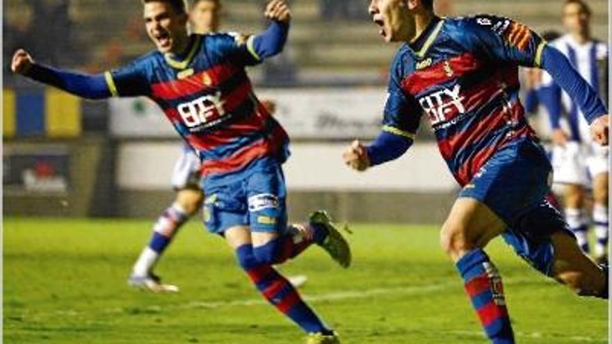 Aimar debuta com a central fent el primer gol a Segona A