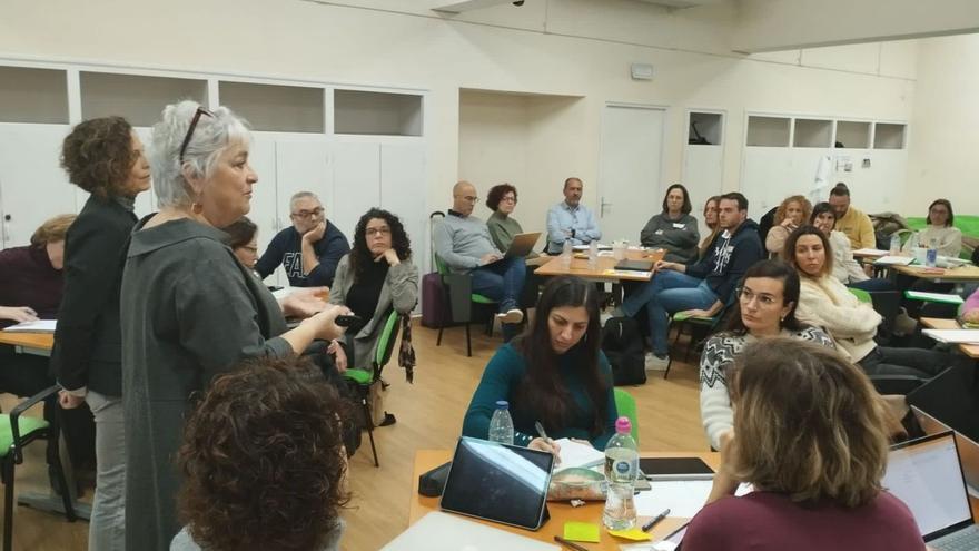 Imagen de una sesión formativa sobre liderazgo pedagógico organizado por el CFIRDE.