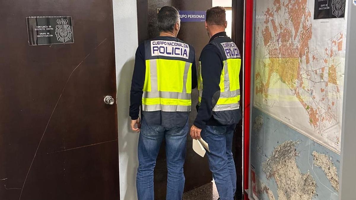 Investigadores de la Comisaría Centro de la Policía Nacional.