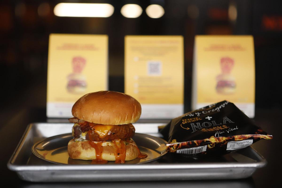 EN IMÁGENES | Nola Smoke competirá en el Campeonato de España de Hamburguesas con su propuesta Emmy Smoke