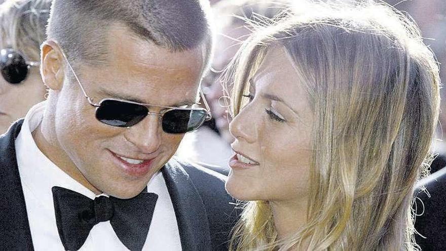 Brad Pitt y Jennifer Aniston, en una foto de la época en la que estaban casados. // Reuters