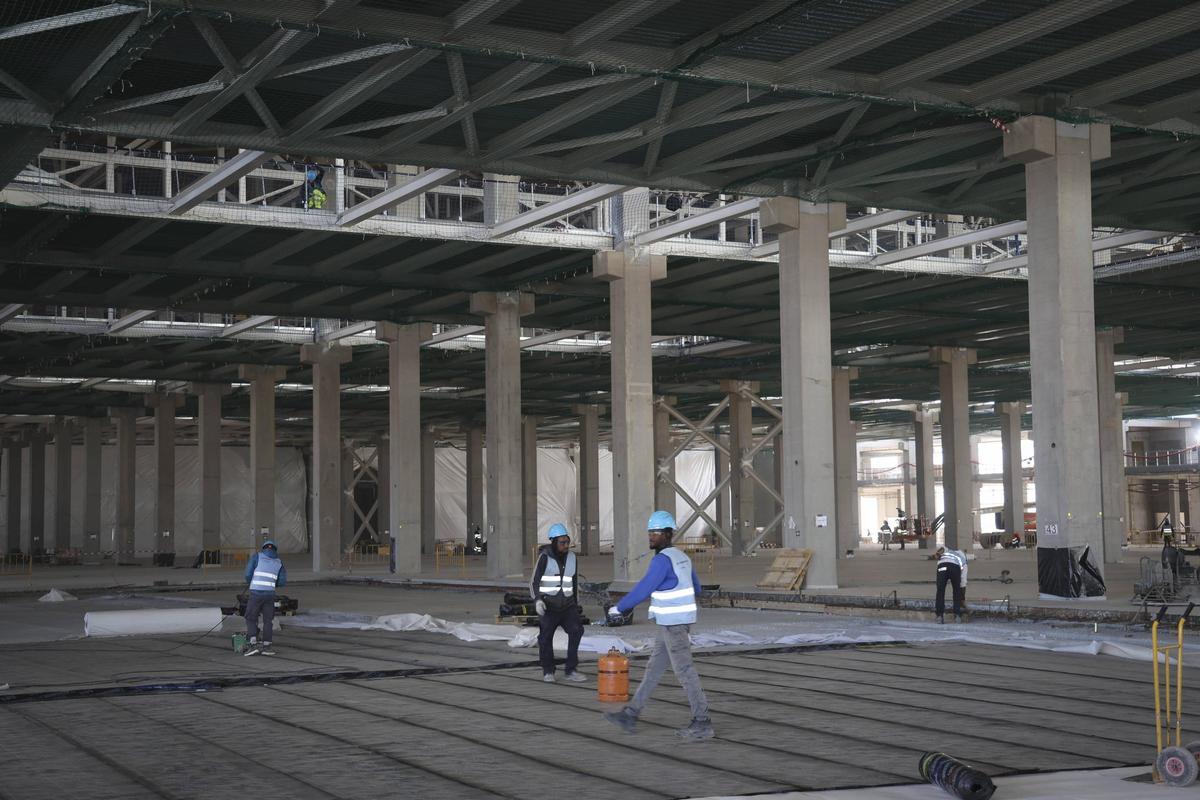 Trabajos en el interior de la gigafactoría de PowerCo.