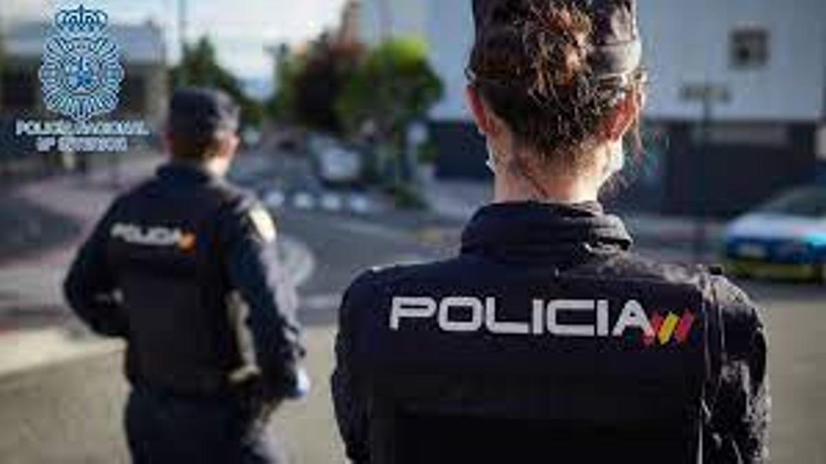 Agentes de la Policía Nacional durante una actuación.