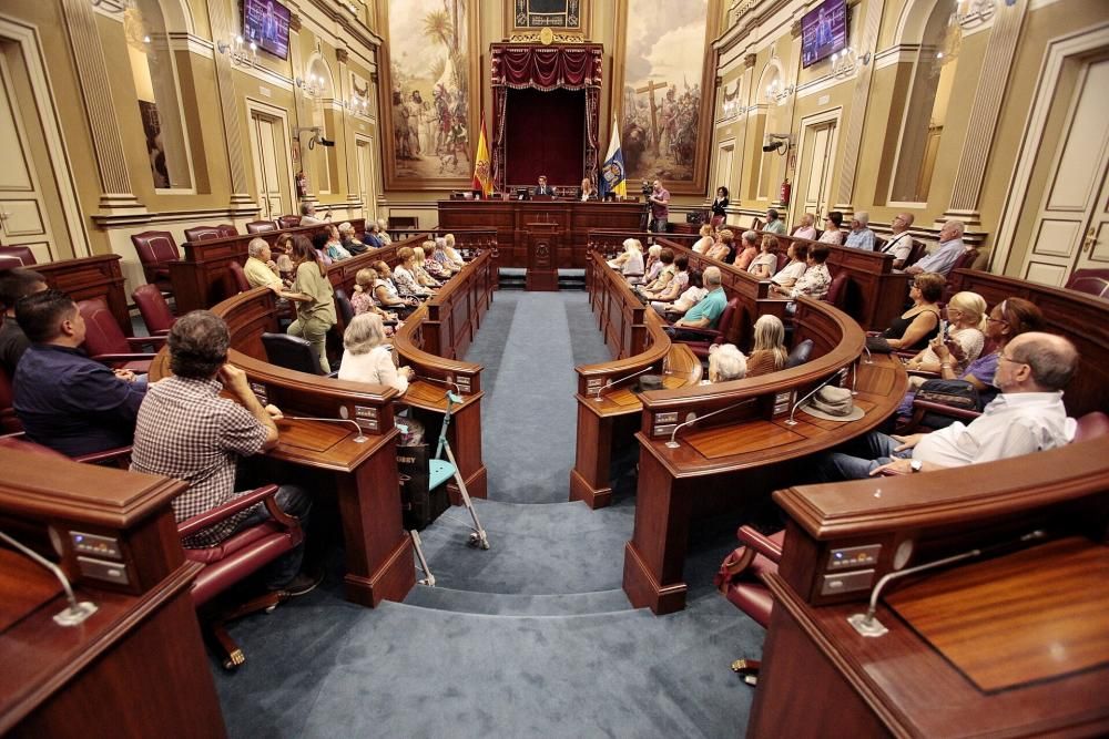 El Parlamento abre sus puertas a los mayores
