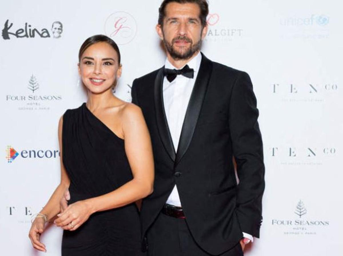 Chenoa y su marido delante de un photocall