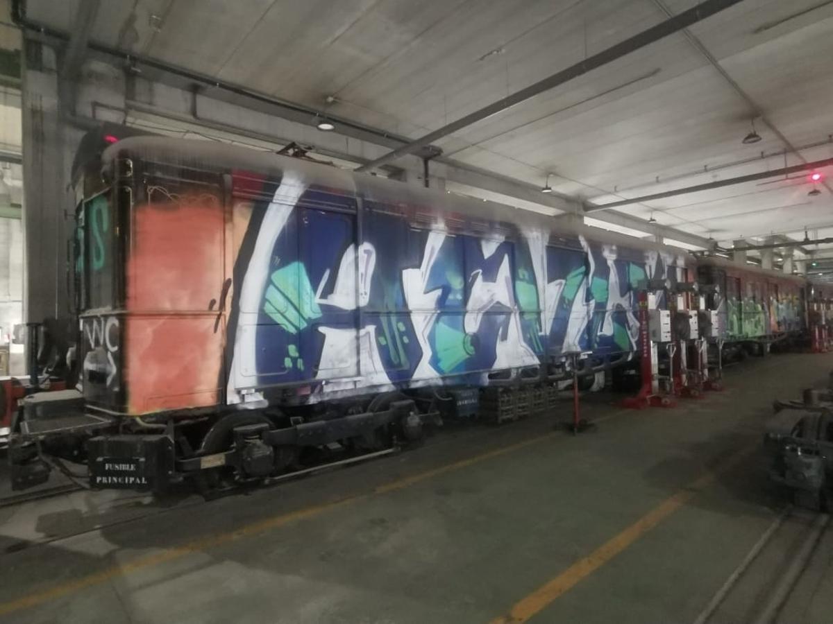 Trenes históricos vagón de metro antiguo TMB pintadas grafitis