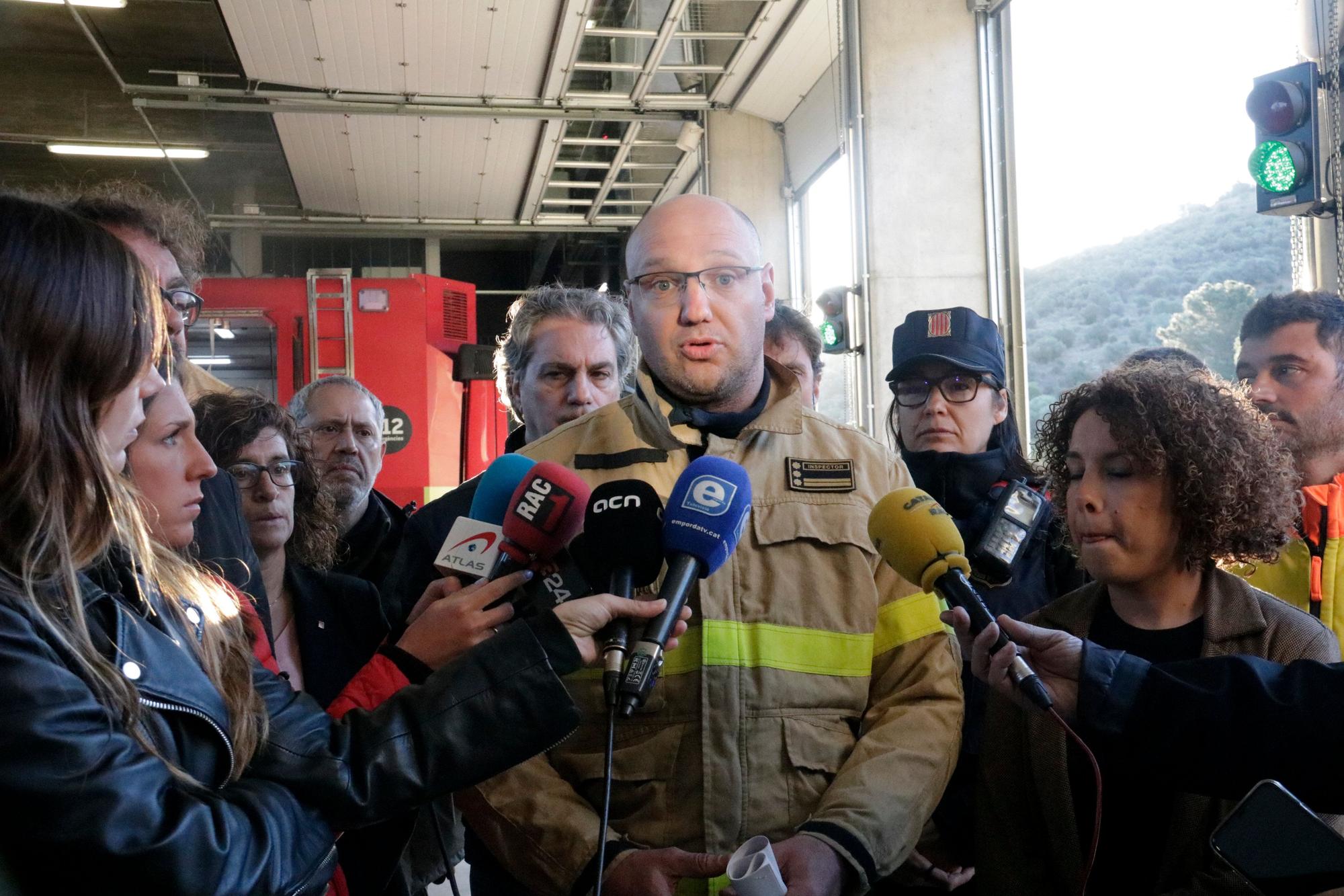 Un incendi sense control atiat per la tramuntana alerta Portbou