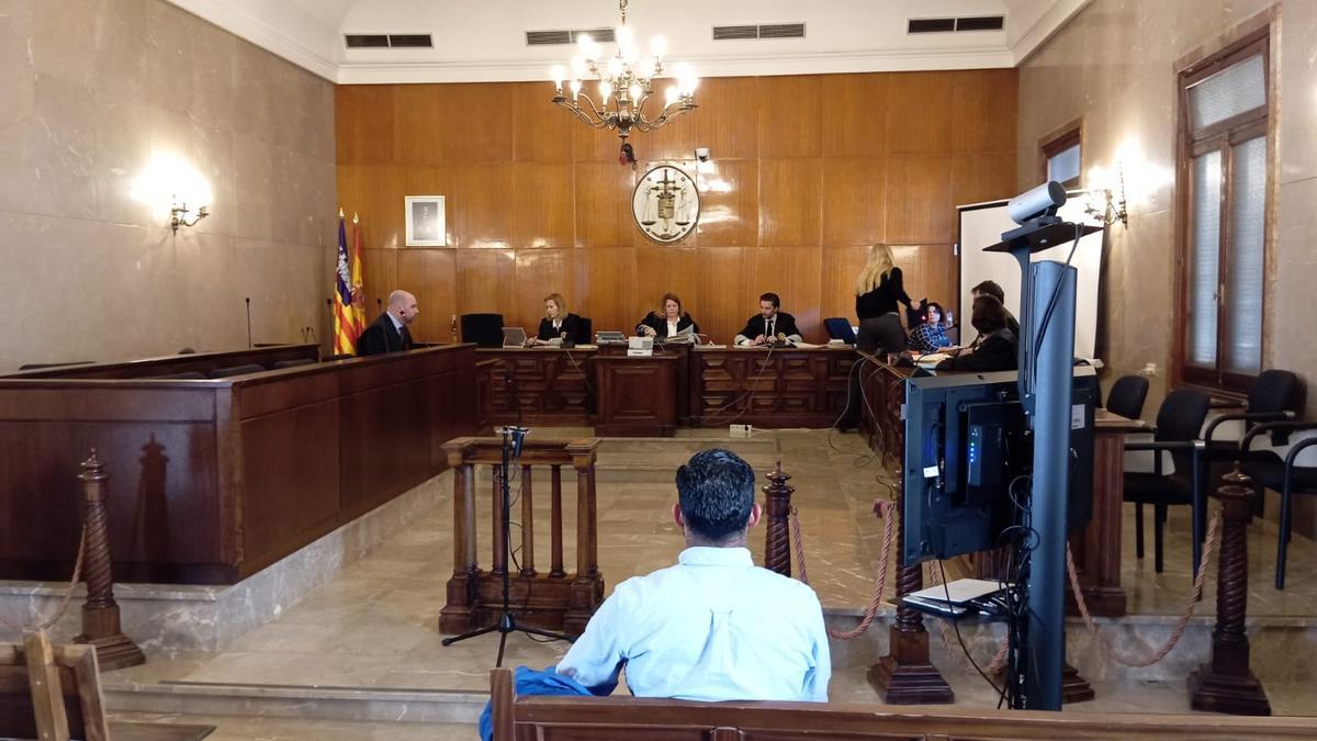 El hombre condenado, hoy durante el juicio en la Audiencia de Palma.
