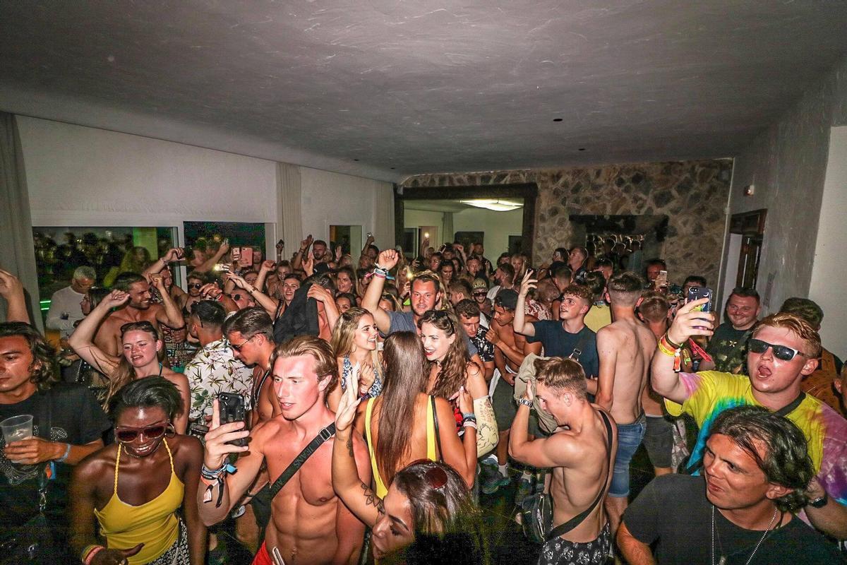 Imagen de archivo de una fiesta ilegal en una casa en Ibiza.