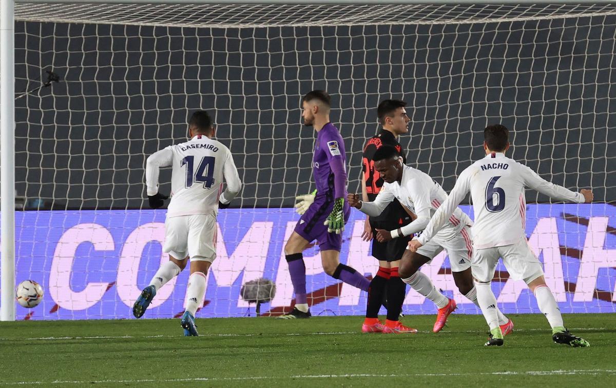 El Madrid salva un punt sobre la botzina