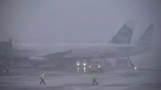 Miles de personas se quedan sin luz y muchos vuelos son cancelados en EEUU debido a las tormentas invernales