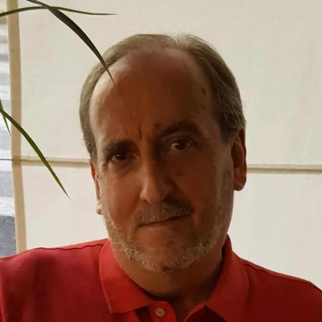 Encuentran muerto en su domicilio de Badajoz al periodista Juan Vega