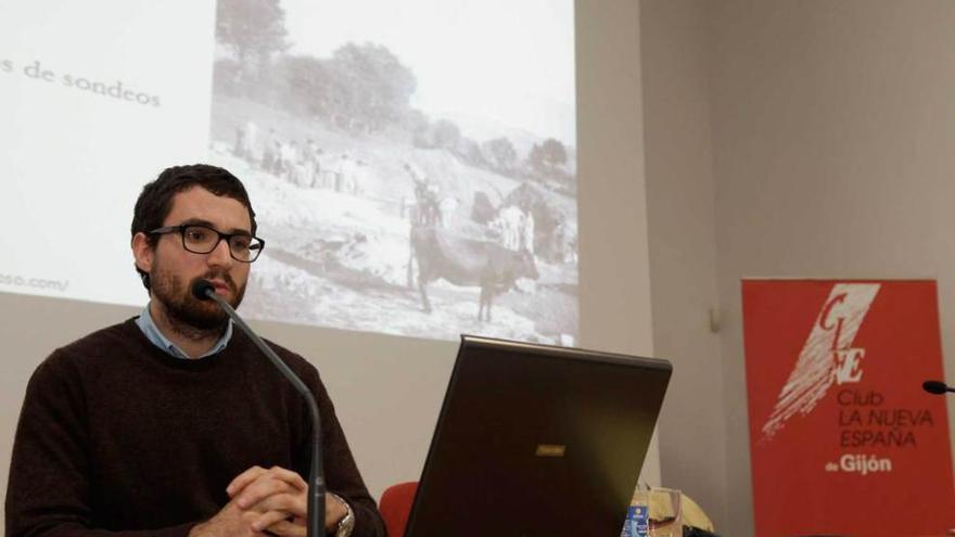 Héctor Rato Martín, durante su intervención en el Club LA NUEVA ESPAÑA de Gijón.