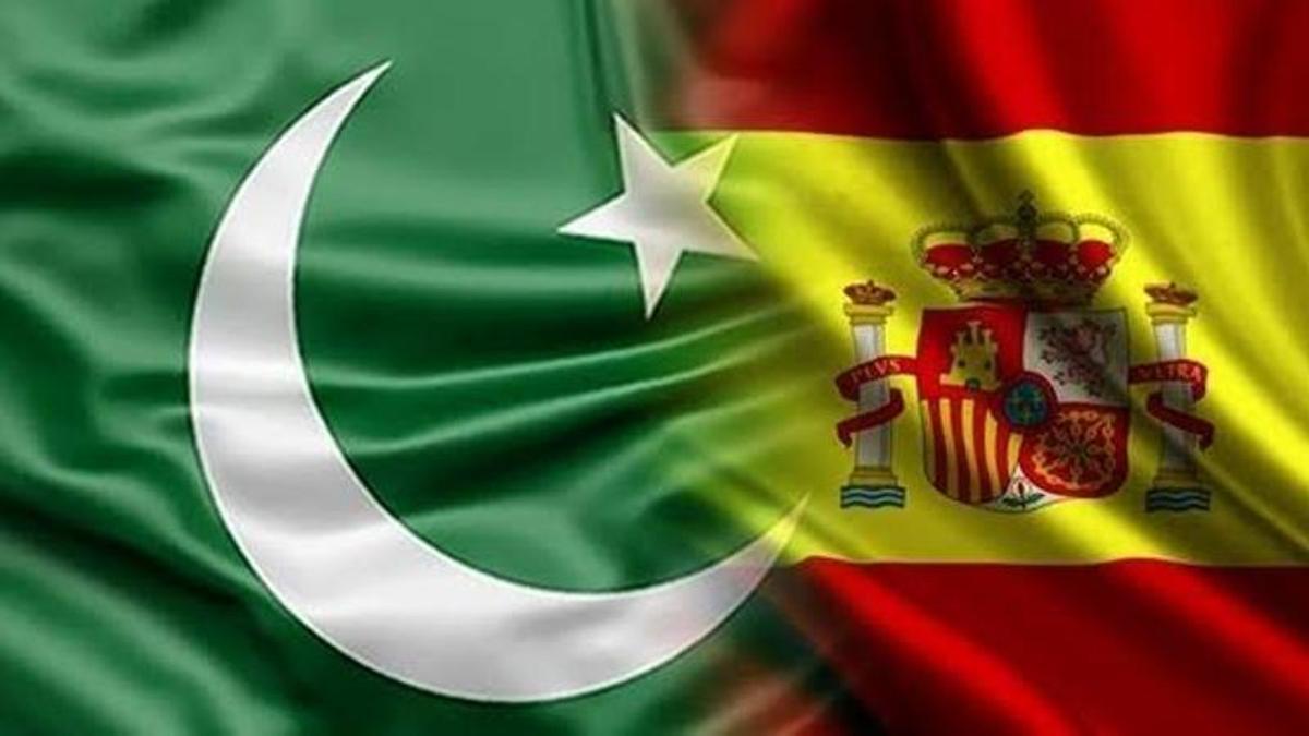 Banderas de Pakistán y España.