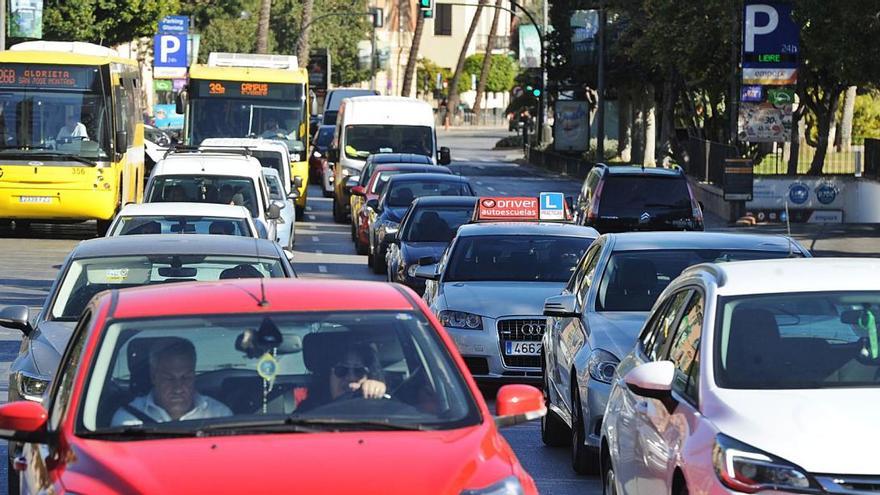 La proximidad a calles con mucho tránsito de coches o vías del tren son los factores que influyen en la contaminación atmosférica.