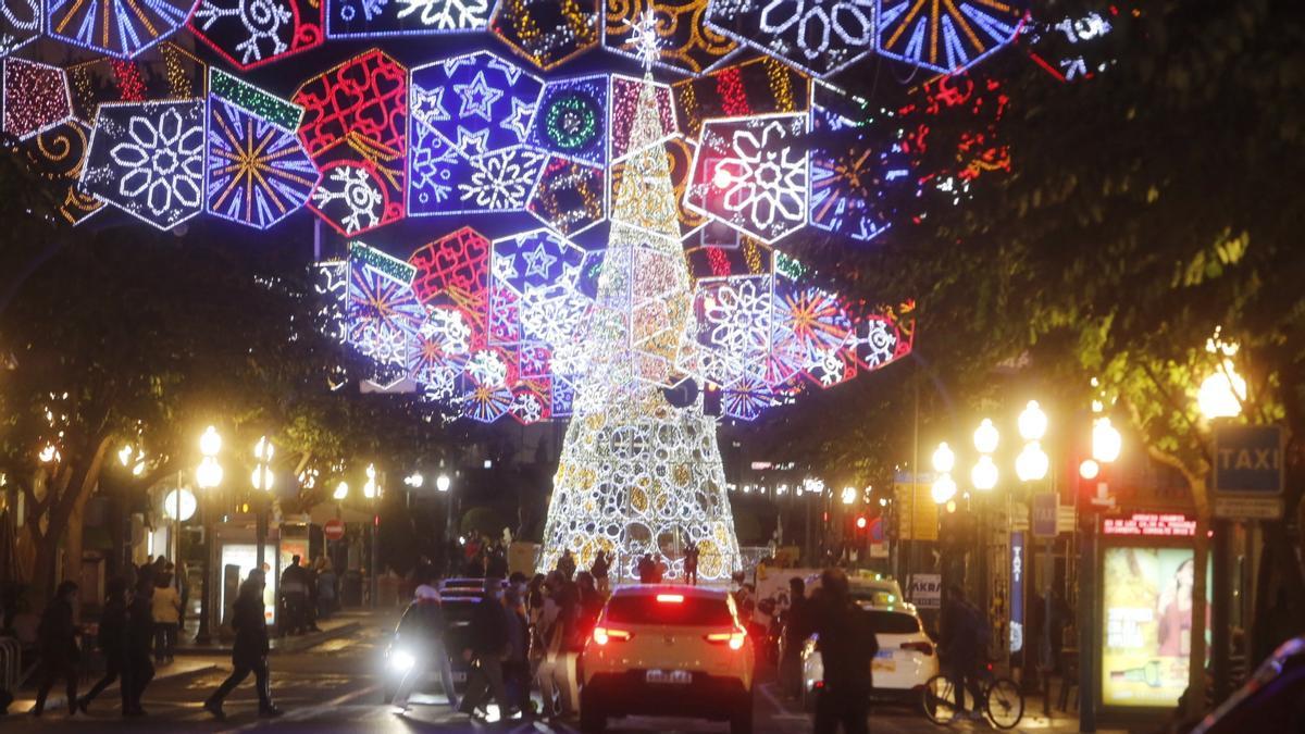 El árbol de Navidad instalado en la Explanada.