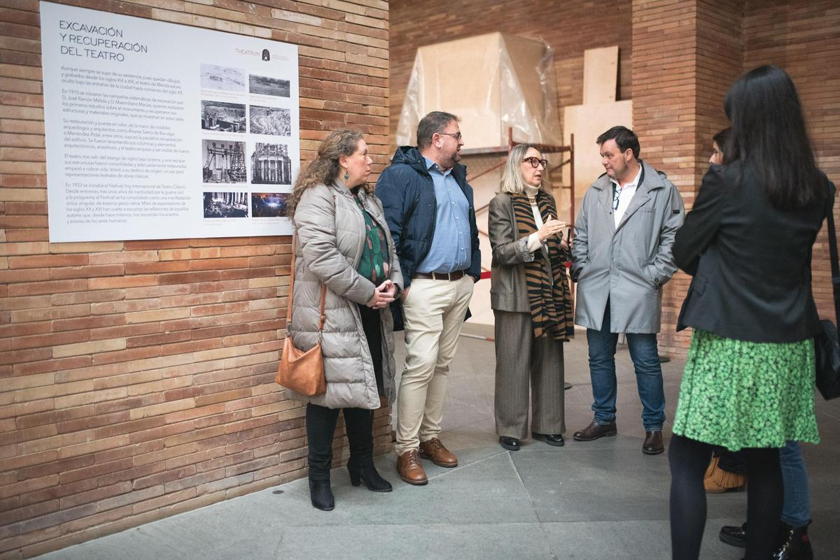 Visita del secretario de Estado de Cultura y Deportes al museo romano de Mérida.