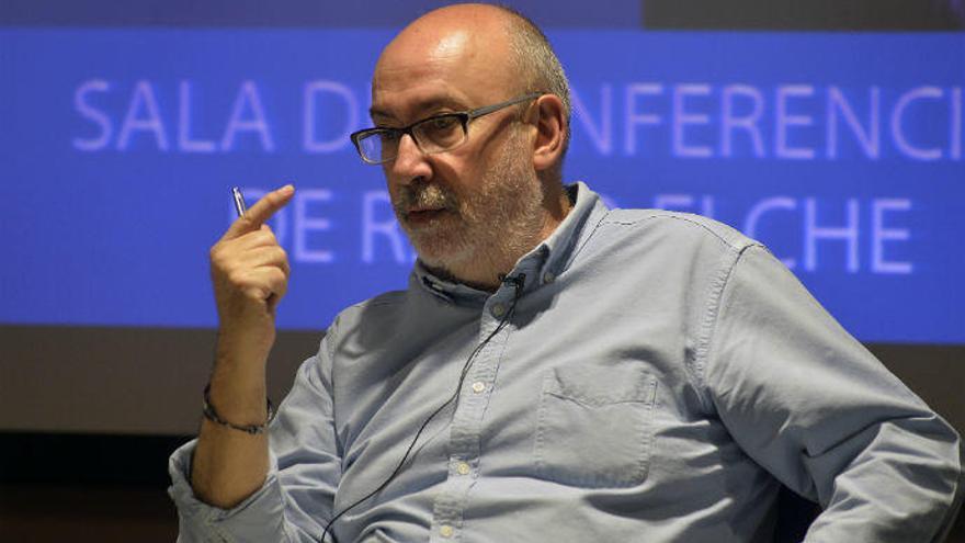 Manuel Alcaraz durante una conferencia