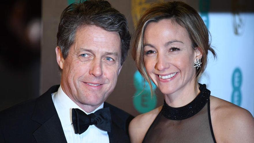 Hugh Grant y Anna Eberstein