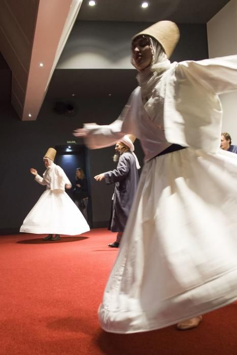 Exhibición de danza sufí (derviches turcos)