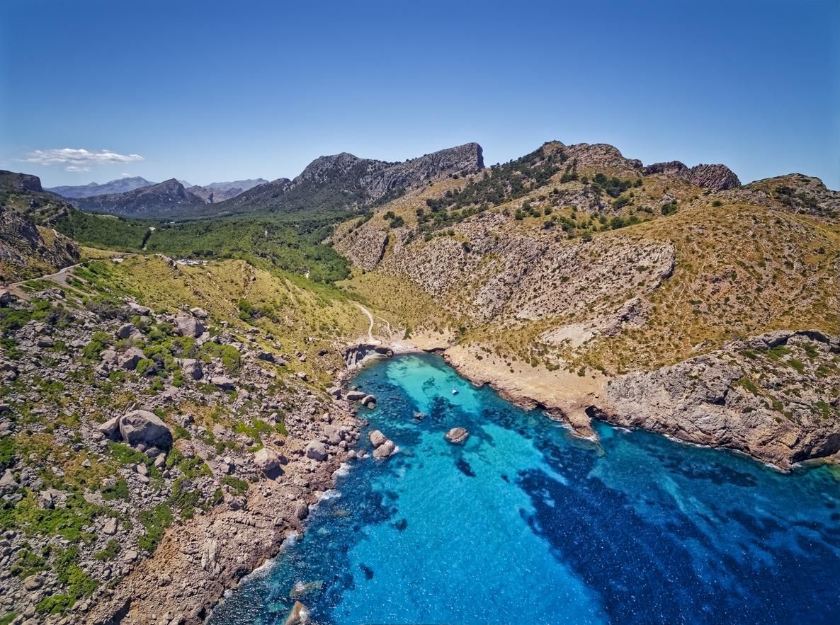 La vista de la Sierra de Tramuntana, la sierra que rodea el pueblo menos habitado de Mallorca.