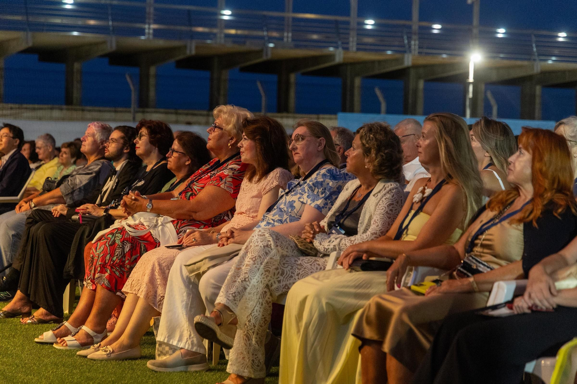 Plácido Domingo llena de ópera el Muelle 12 de Alicante
